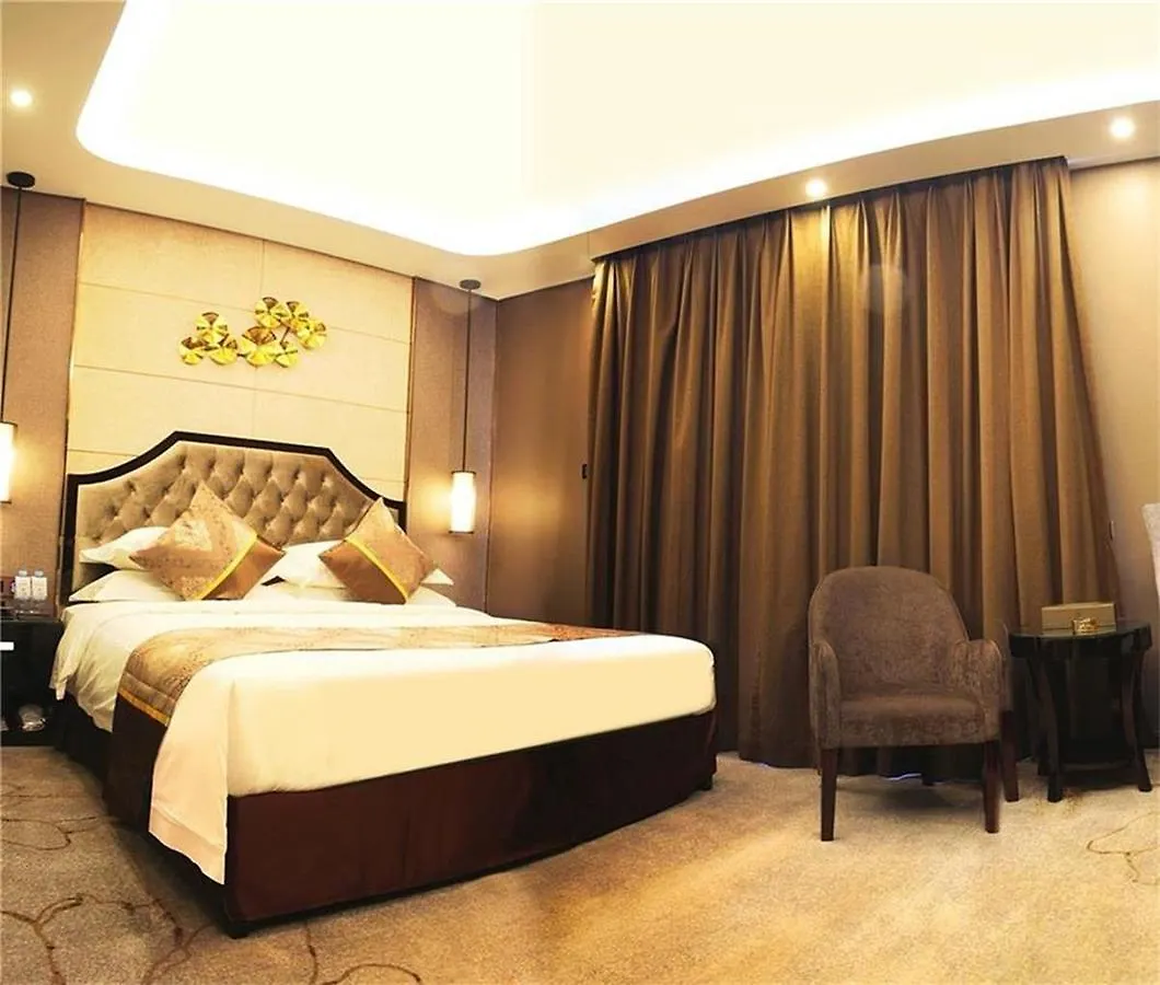 Отель Pullanoman Holiday Inn Чжухай
