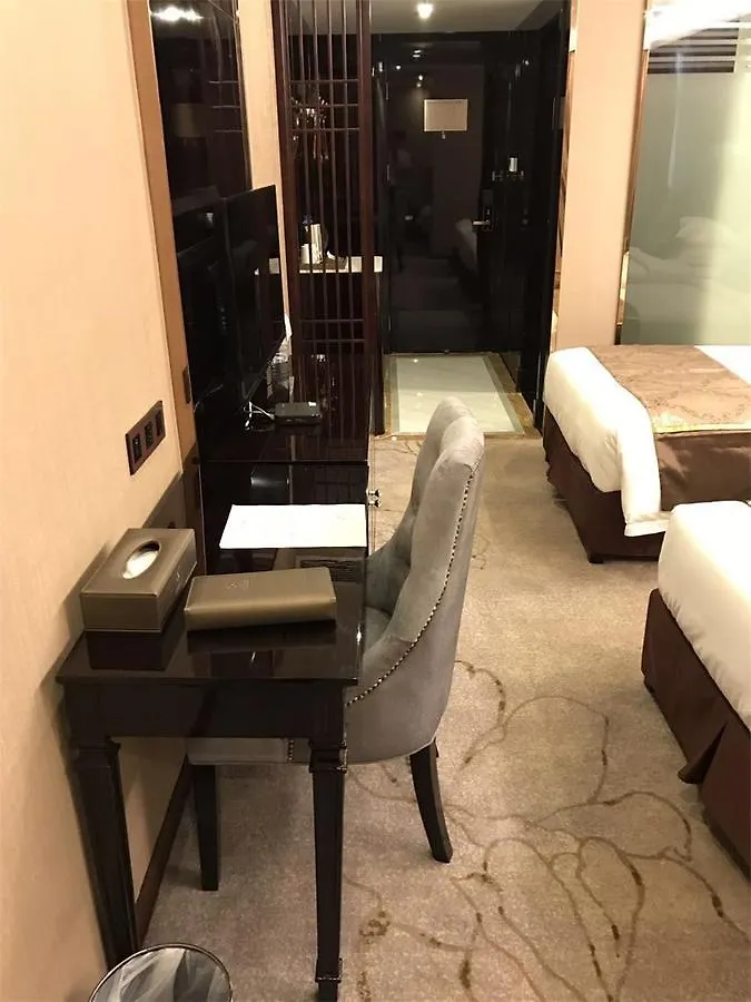 Pullanoman Holiday Inn Чжухай Отель